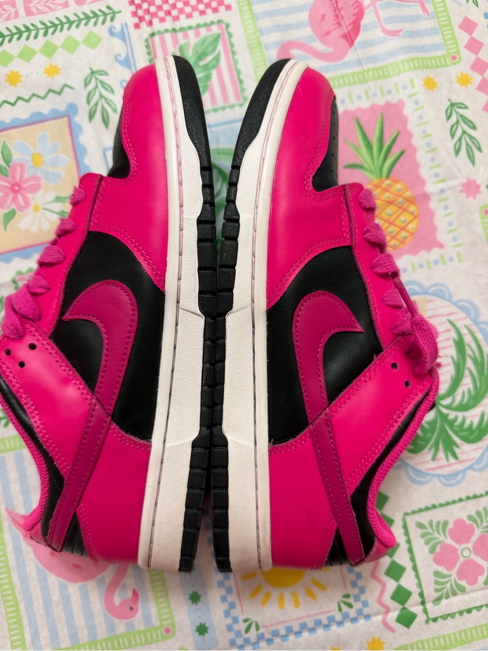 Nike Kids Hot Pink and Black Low-Top Sneakers